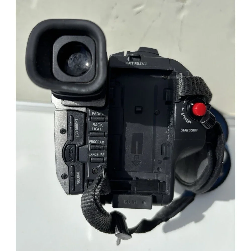 Sony Handycam Vision CCD-TRV37 Video 200X Digital Zoom Video Camera- NO BATTERY